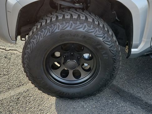 Used 2025 Toyota Tacoma SR5 image 7