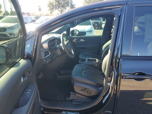 New 2026 Chrysler Pacifica Select w/ S Appearance Package image 9