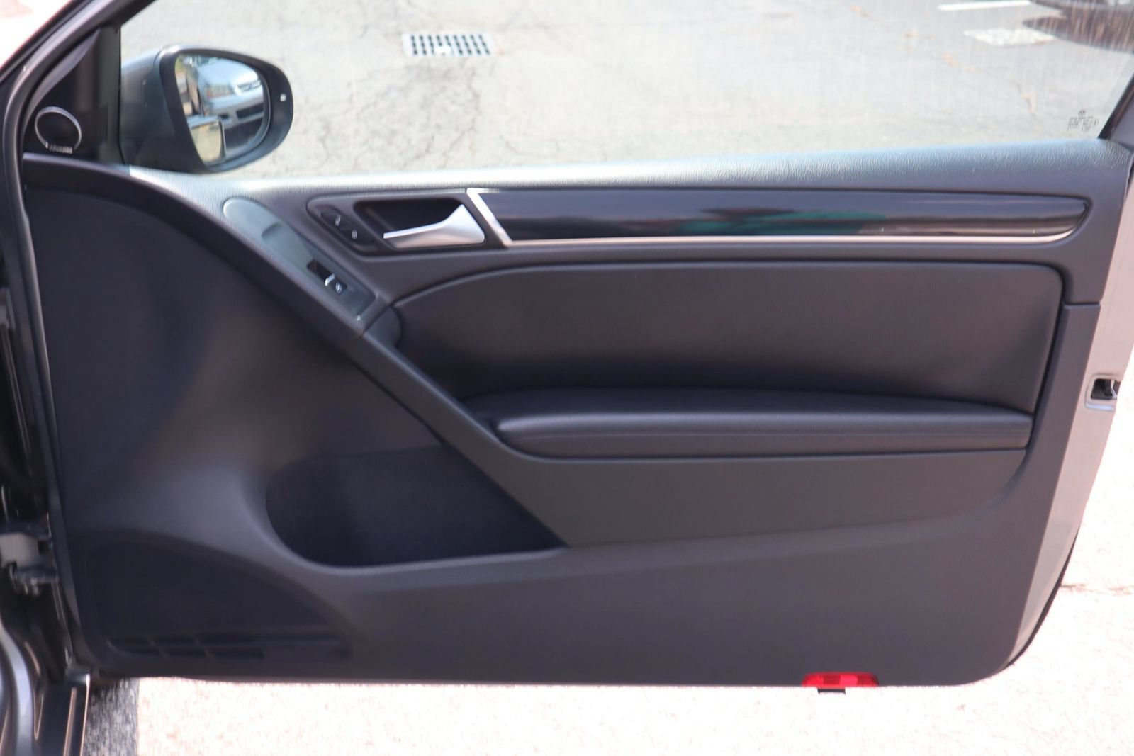 Used 2011 Volkswagen Golf 2-Door FWD image 12
