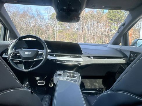 Used 2025 Cadillac Optiq Sport 2 image 30