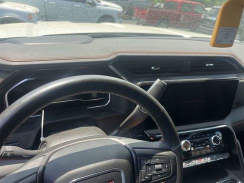 Used 2025 GMC Sierra 2500 AT4 AWD/4WD image 4