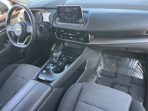 Used 2022 Nissan Rogue SV image 11