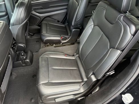 Certified 2023 Jeep Grand Cherokee L Limited AWD/4WD image 33