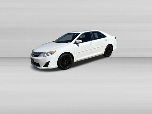 Used 2014 Toyota Camry LE FWD image 11