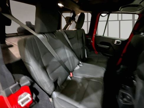Used 2018 Jeep Wrangler Unlimited Sport S image 23