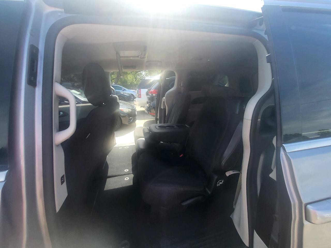 Used 2017 Chrysler Pacifica Touring w/ Tire & Wheel Group FWD image 59
