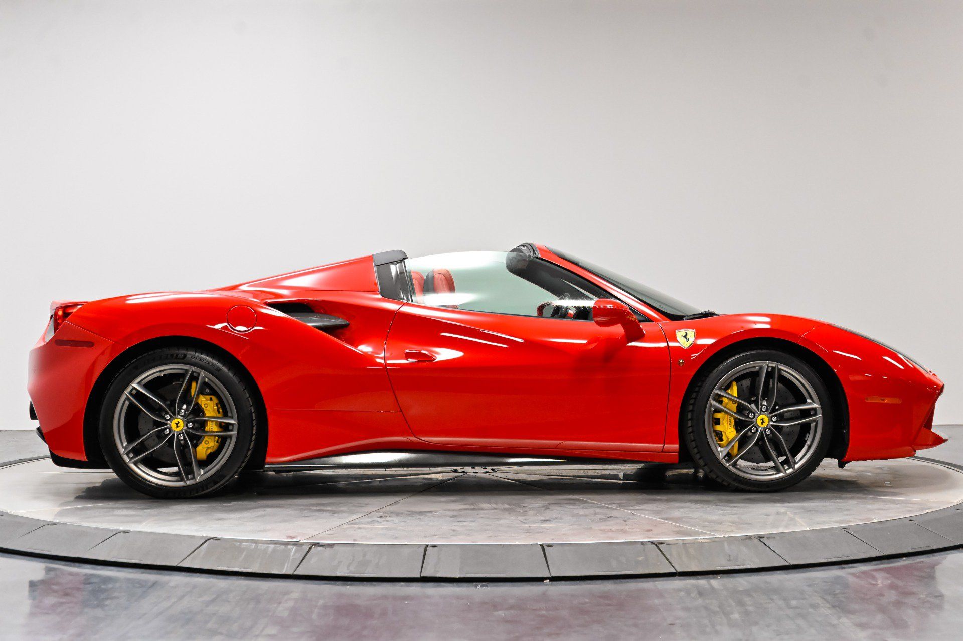 Used 2018 Ferrari 488 Spider RWD image 26