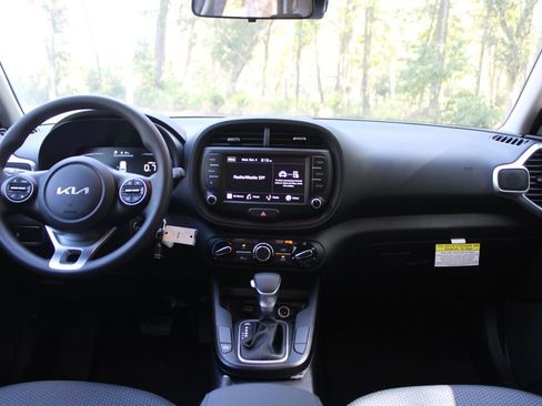 New 2025 Kia Soul LX image 19