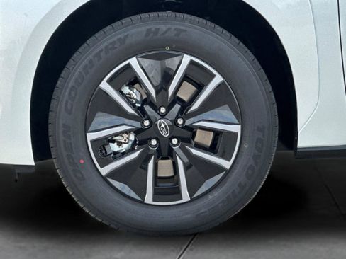 New 2026 Subaru Solterra AWD/4WD image 33