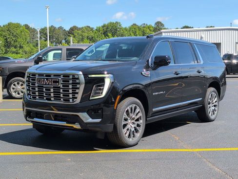 New 2026 GMC Yukon XL Denali w/ Denali Reserve Package AWD/4WD image 12