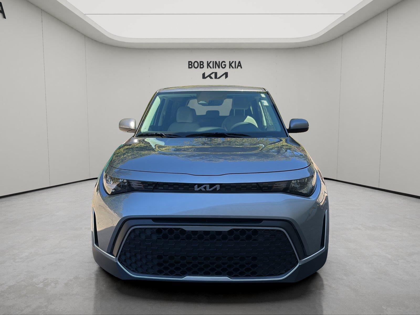 Used 2025 Kia Soul LX w/ LX Technology Package FWD image 8