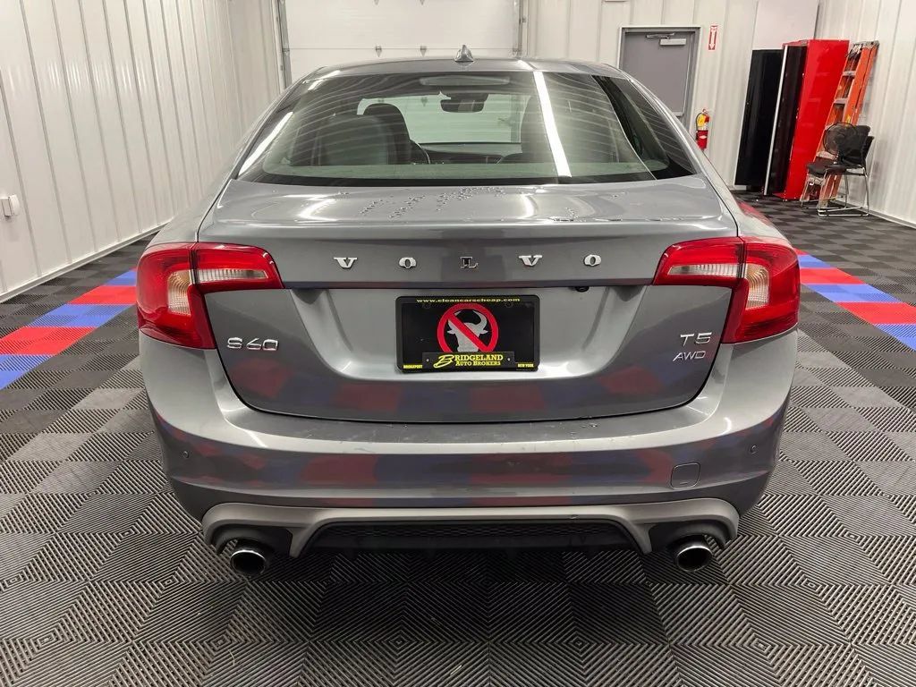 Used 2018 Volvo S60 T5 Dynamic w/ Vision Package AWD/4WD image 3