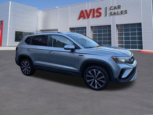 Used 2024 Volkswagen Taos SE image 3