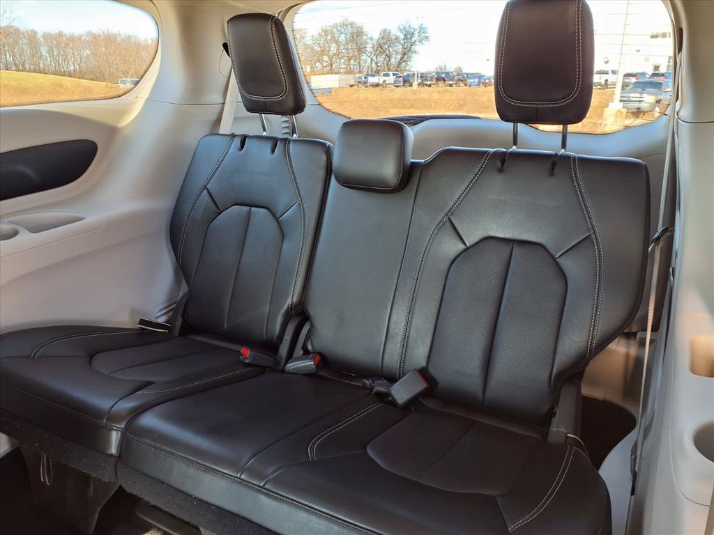 Used 2024 Chrysler Pacifica Touring-L FWD image 26