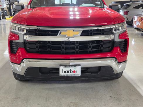 Used 2024 Chevrolet Silverado 1500 LT w/ Convenience Package II image 9