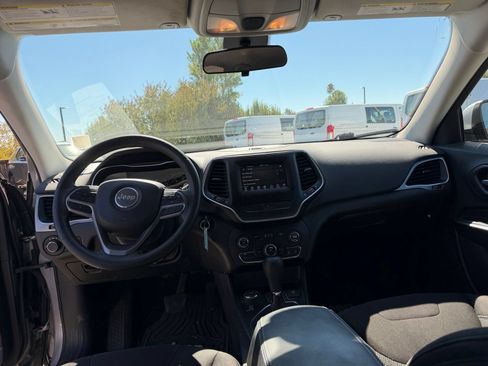Used 2020 Jeep Cherokee Latitude AWD/4WD image 11