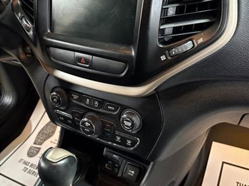 Used 2015 Jeep Cherokee Limited w/ Trailer Tow Group image 12