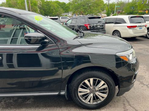 Used 2019 Nissan Pathfinder S image 9