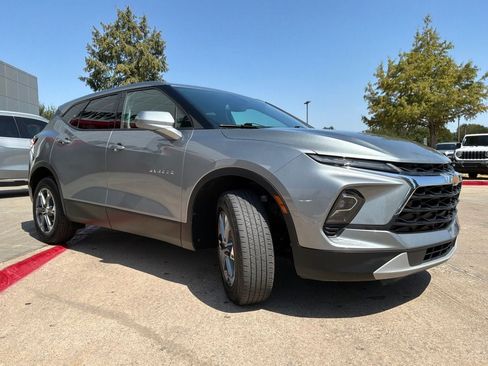 Used 2025 Chevrolet Blazer LT FWD image 4