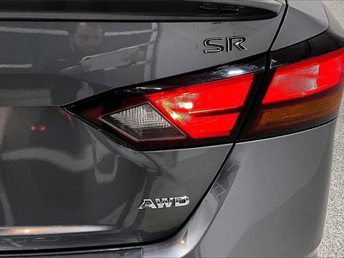 Used 2021 Nissan Altima 2.5 SR w/ SR Premium Package image 25