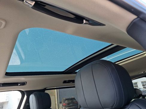 Used 2024 Land Rover Range Rover Long Wheelbase SE image 14