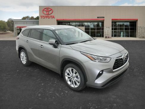 New 2026 Toyota Highlander Limited AWD/4WD image 2