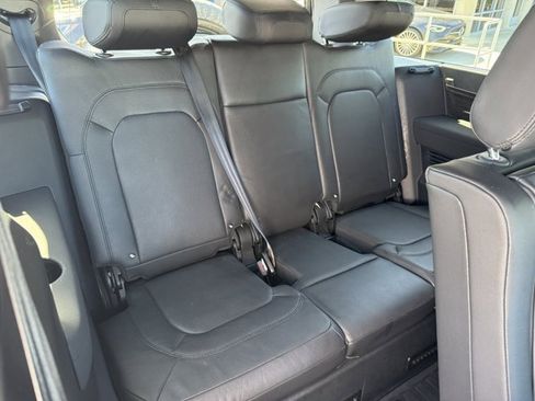 Used 2023 Land Rover Defender 130 X-Dynamic SE image 9