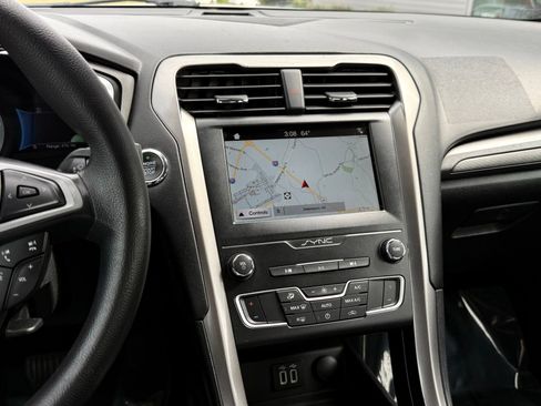 Used 2019 Ford Fusion SE FWD image 31