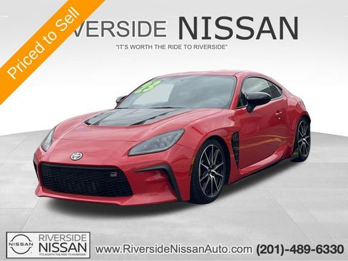 Used 2023 Toyota GR86 w/ ALL Weather Mat Package (TMS) RWD image 1