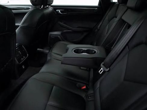 Certified 2025 Porsche Macan image 29
