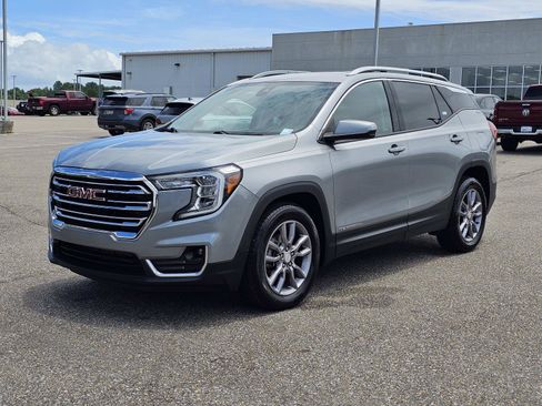 Used 2024 GMC Terrain SLT FWD image 1