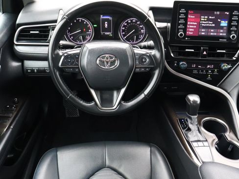 Used 2024 Toyota Camry SE image 10