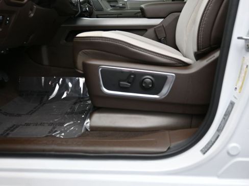 New 2026 RAM 1500 Laramie AWD/4WD image 22