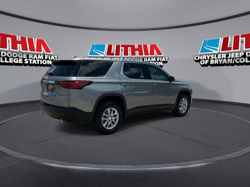 Used 2023 Chevrolet Traverse LS FWD image 8