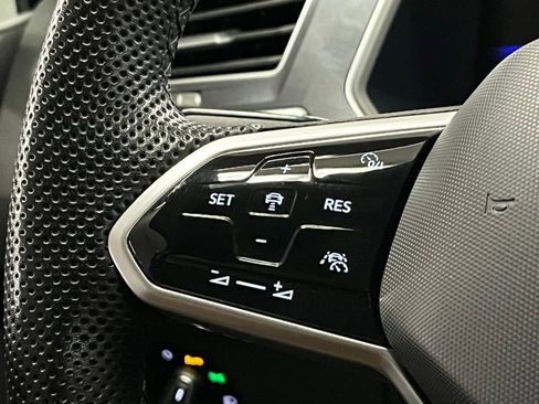 Used 2024 Volkswagen Tiguan SE R-Line image 25