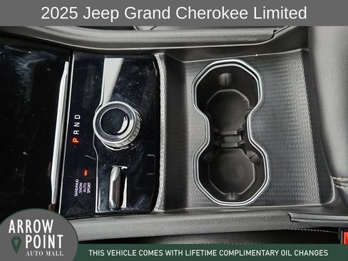 Used 2025 Jeep Grand Cherokee Limited AWD/4WD image 28