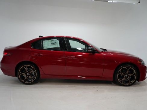 New 2025 Alfa Romeo Giulia Intensa AWD w/ Driving Assist Package image 8