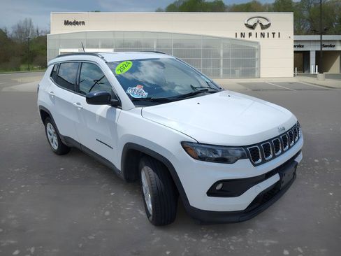 Used 2024 Jeep Compass Latitude AWD/4WD image 2
