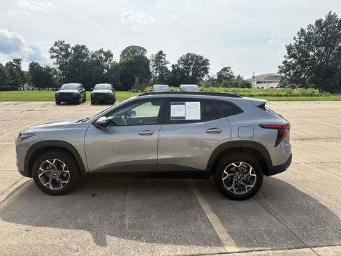 Used 2025 Chevrolet Trax LT FWD image 20