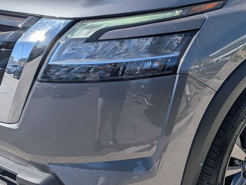 Used 2024 Nissan Pathfinder SL image 12