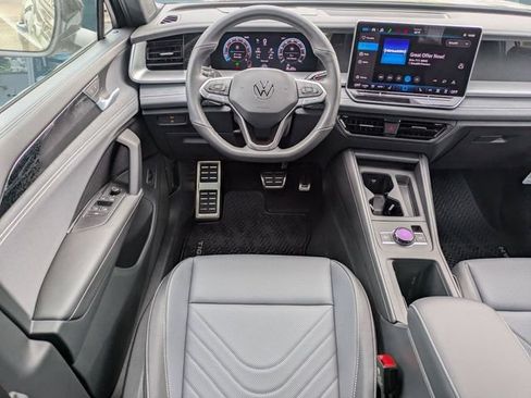 New 2026 Volkswagen Tiguan SE R-Line FWD image 16