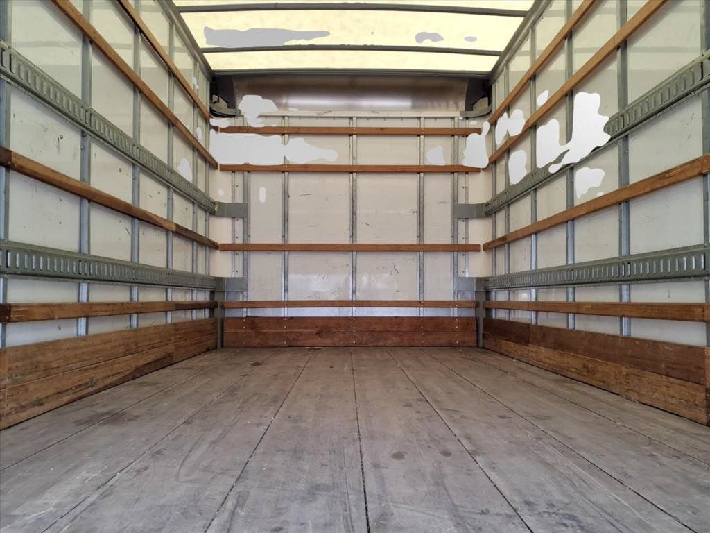 Used 2021 Isuzu NPR RWD image 10