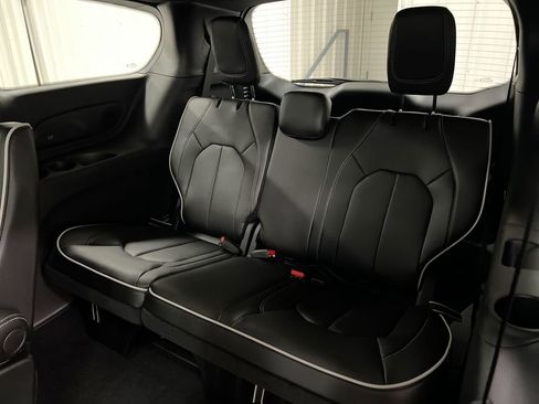 New 2026 Chrysler Pacifica Limited image 25