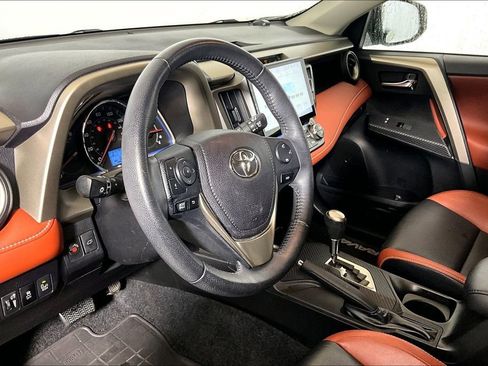 Used 2014 Toyota RAV4 Limited w/ Technology Package image 10