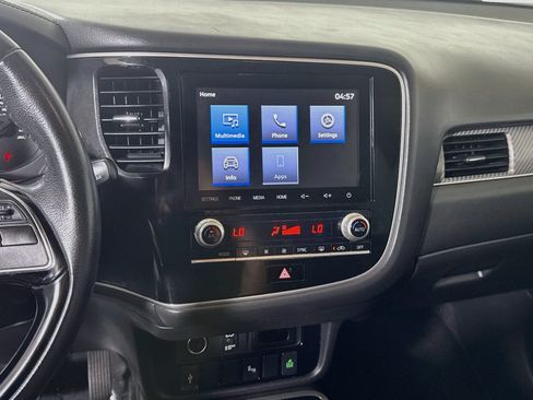 Used 2020 Mitsubishi Outlander LE FWD image 18