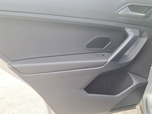 Used 2021 Volkswagen Tiguan SE R-Line image 20