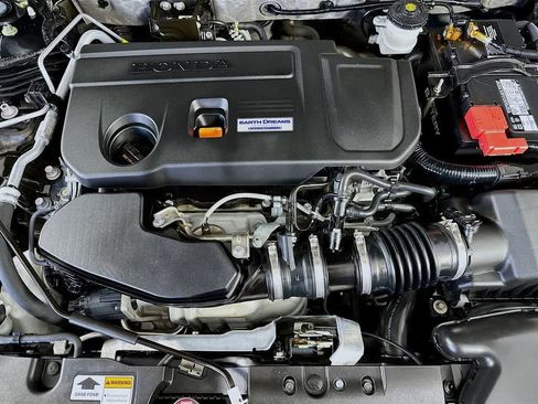 Used 2018 Honda Accord Touring image 9