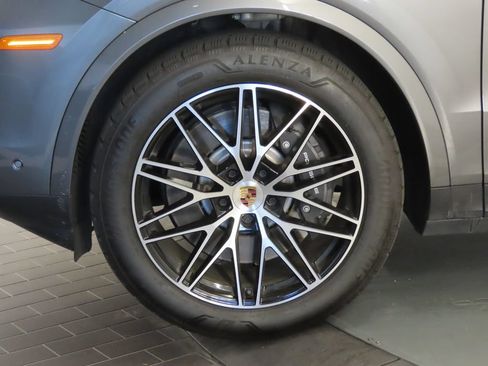 Certified 2025 Porsche Cayenne E-Hybrid AWD/4WD image 11
