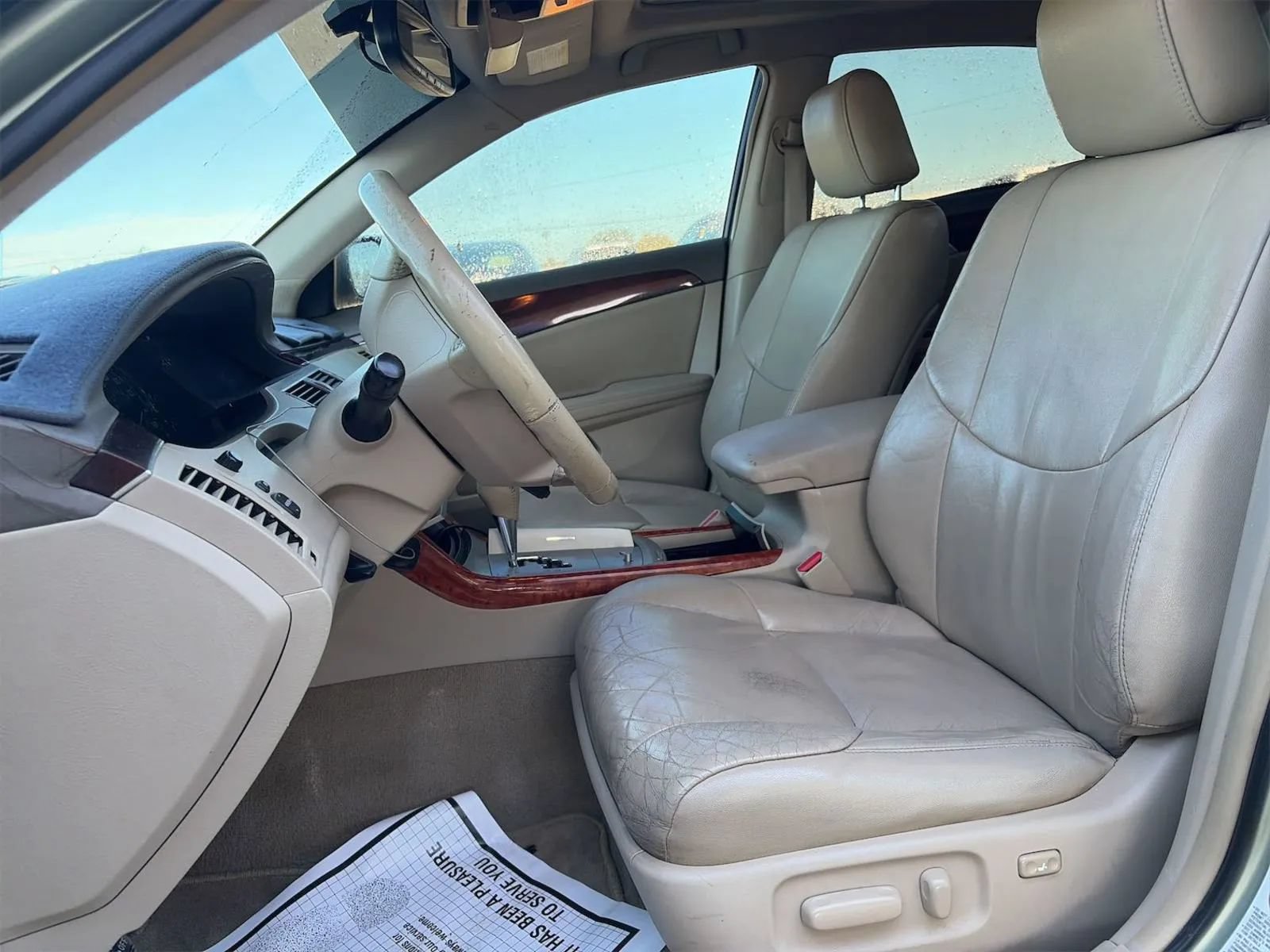 Used 2010 Toyota Avalon XLS FWD image 3
