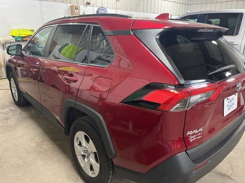Used 2021 Toyota RAV4 LE image 7